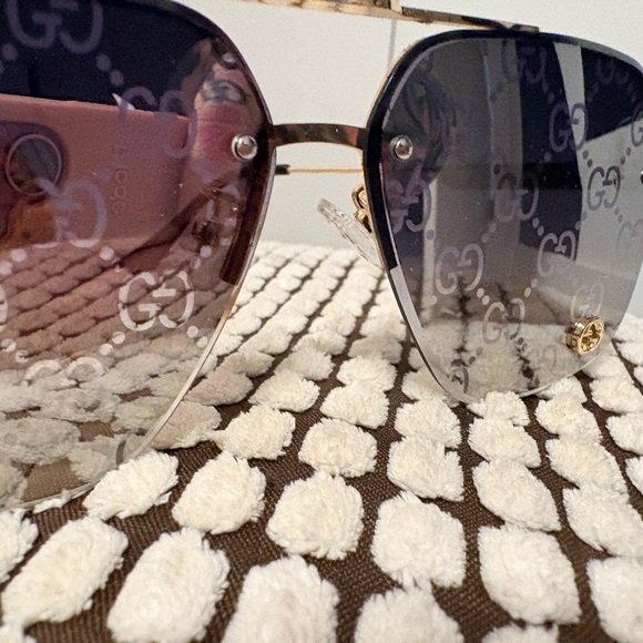 Gucci Women's Sunglasses - Black and Gold Gradient